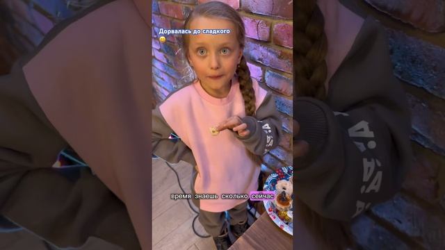 Решила перекусить после выступления  #miralike #новыйгод #отчетныйконцерт #вокал