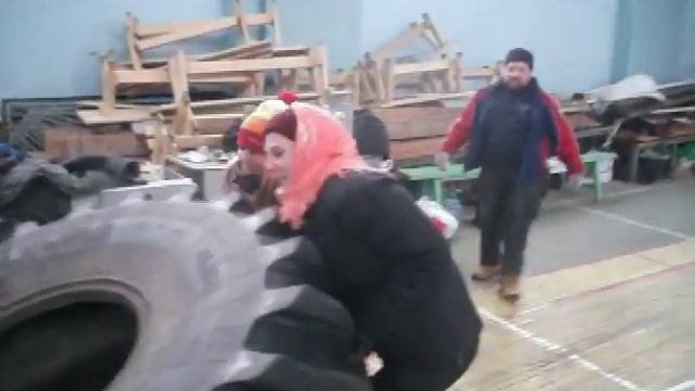 17.02.18 Масленица в п.Яковлевское.Кантовка покрышки 250 кг.(2)