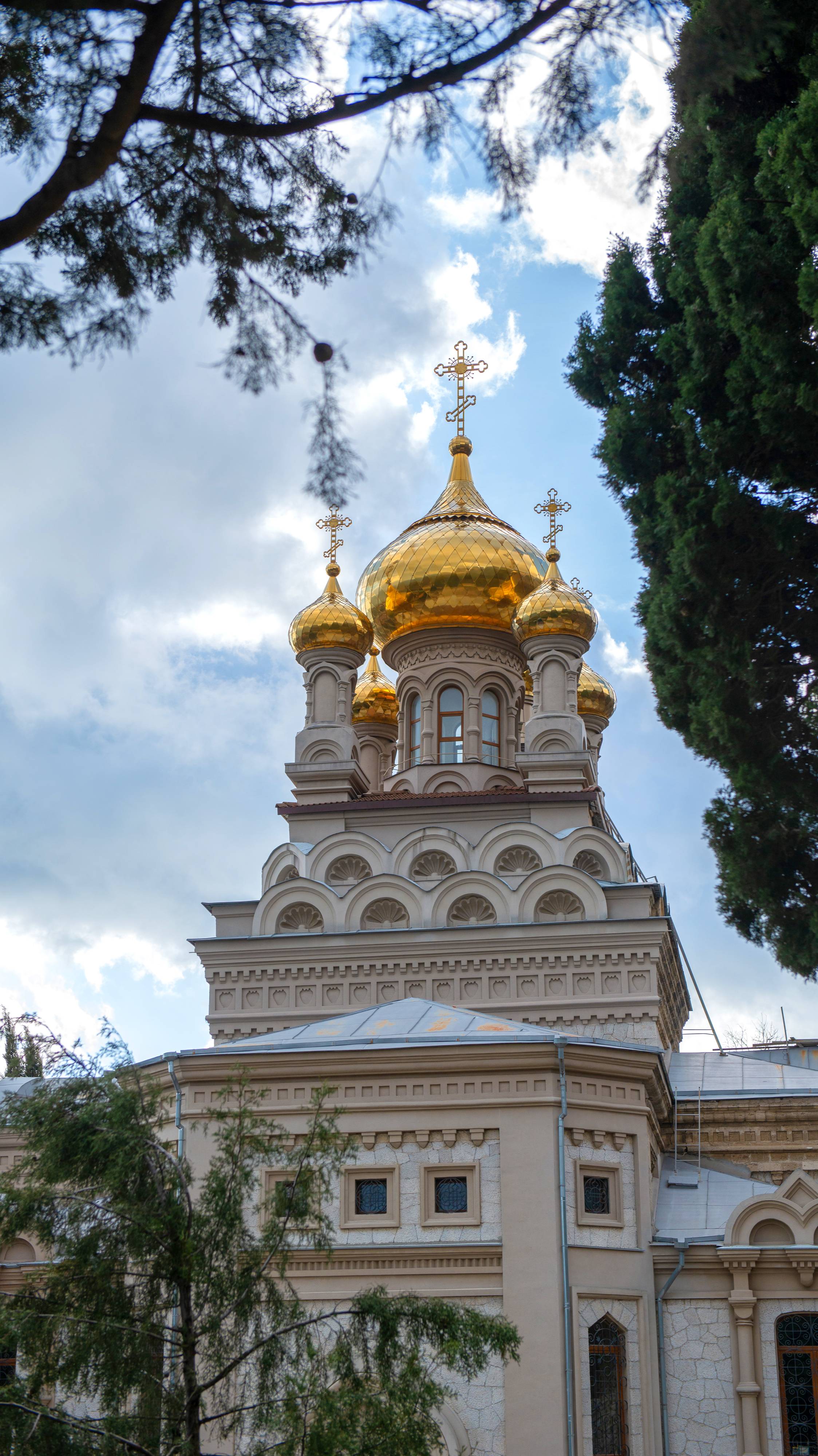 Храм Архангела Михаила, Алупка. Крым.