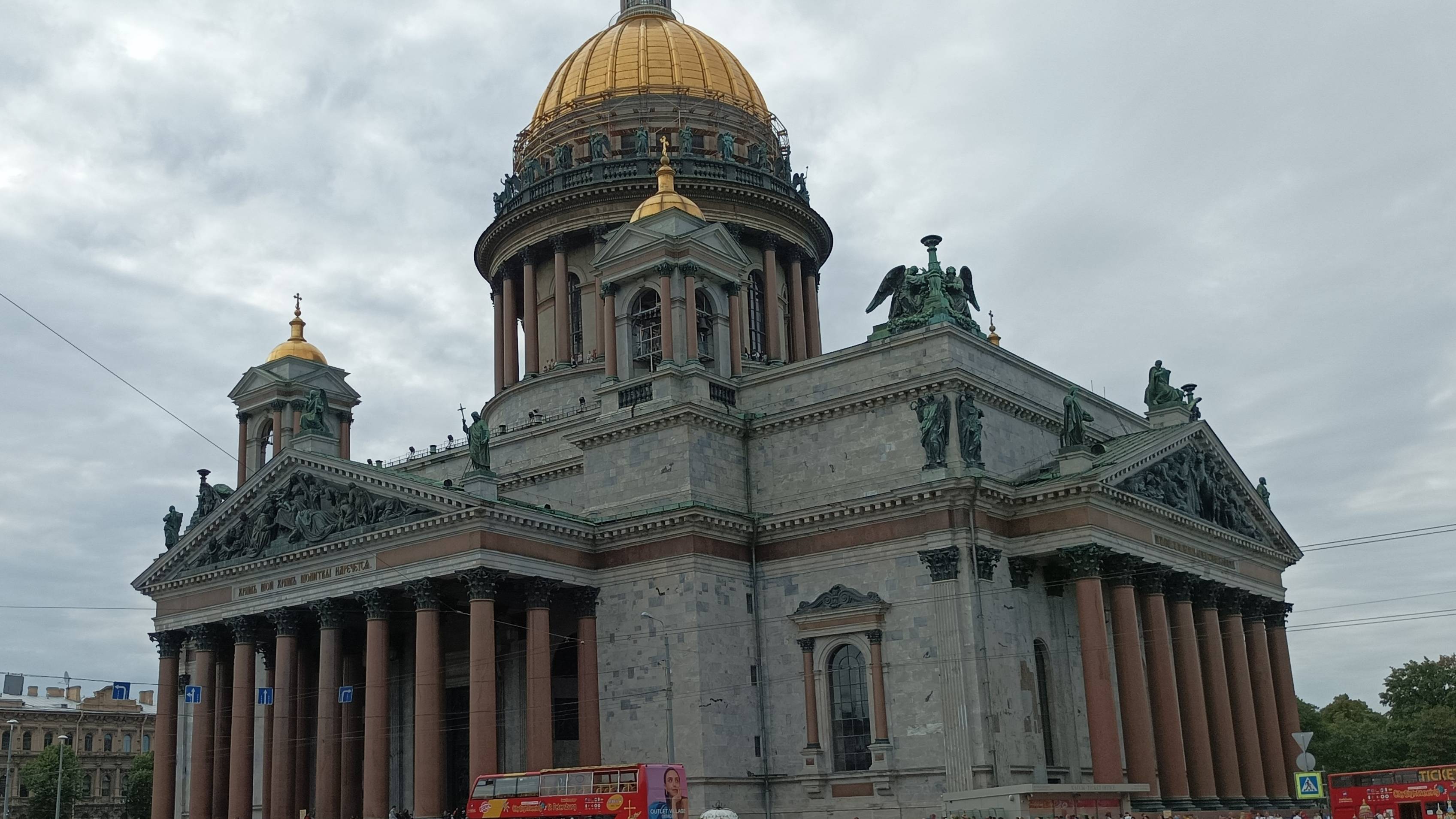 Праздничная литургия _ Исаакиевский Собор \ Успение Пресвятой Богородицы