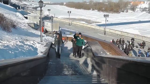 17 февраля, г.Тюмень, День РСО, установка флага на мосту Влюбленных