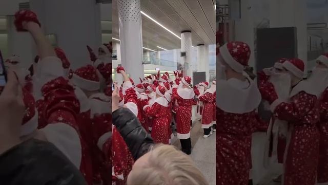 🎅Деды Морозы устроили флешмоб в Московском метрополитене, а также на МЦК и МЦД🎅