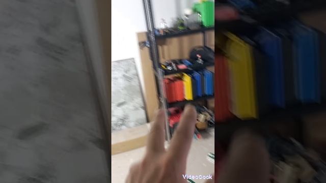 Удобный стеллаж под инструмент.