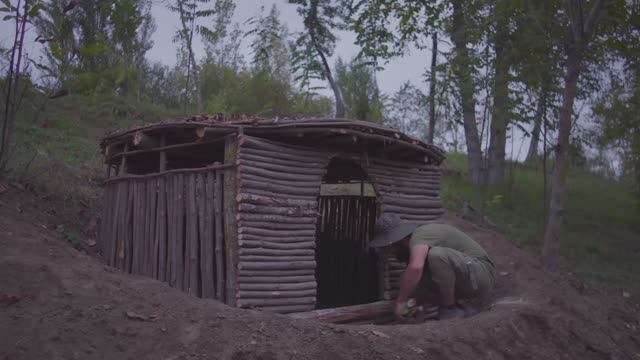 Строю круглую землянку в дикой природе!