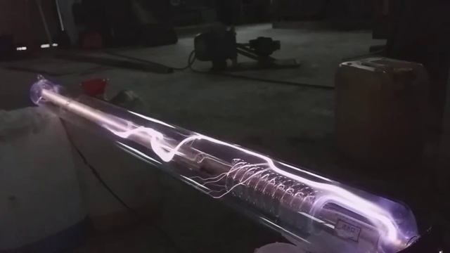 Изучение тлеющего разряда в аргоне при различных давлениях.