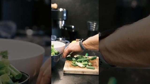 Sous Vide Chicken Thighs on Balcony Flat Top Grill /w Simple Salad