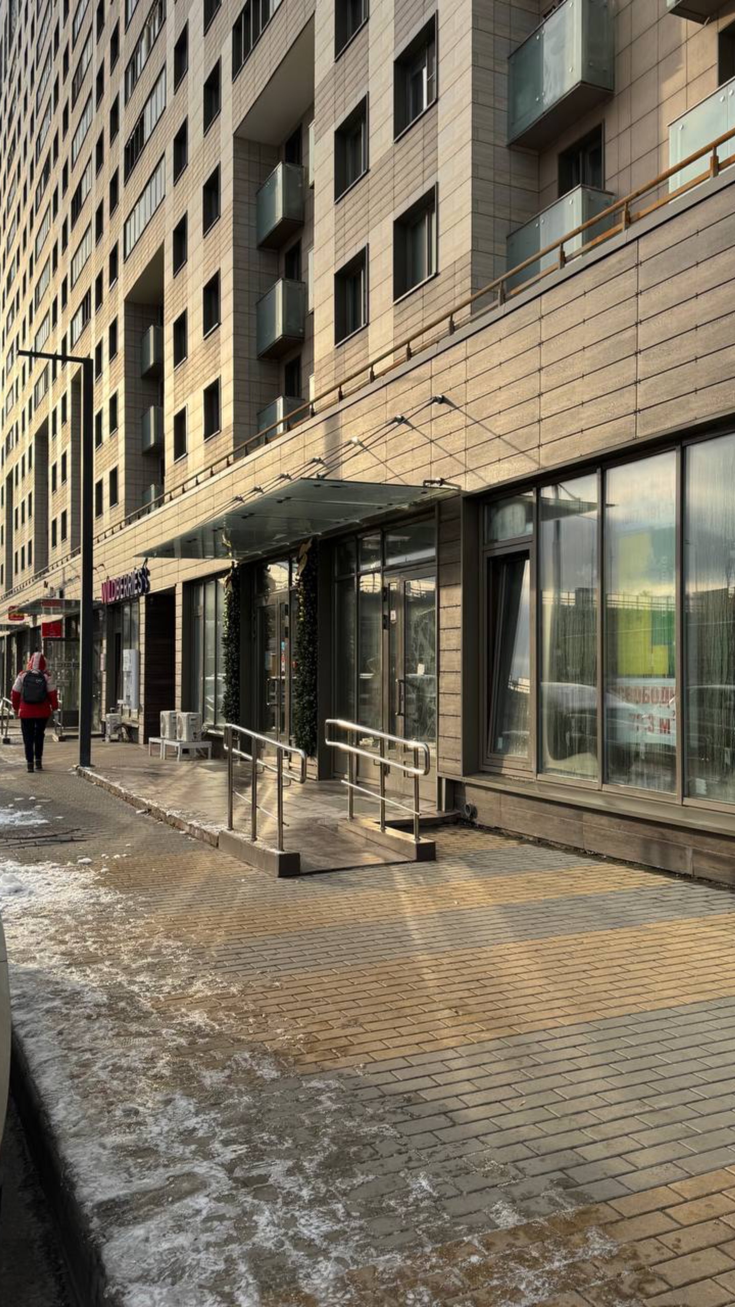 Первая линия, Нововладыкинский пр. 1к1.