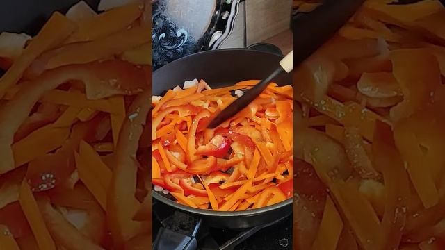 Салат из курицы с фунчозой