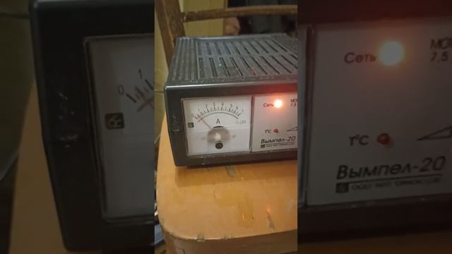 Если старый аккумулятор перестал держать заряд и рассыпалась банка