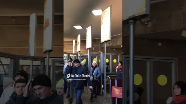 Санкт-Петербург. 24.12.2024. Интерьер павильона станции метро «Спасская»