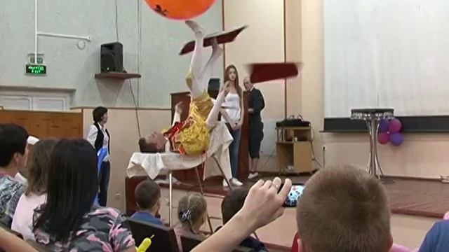 В Курске юным пациентам провели «Урок доброты» от шимпанзе Микки