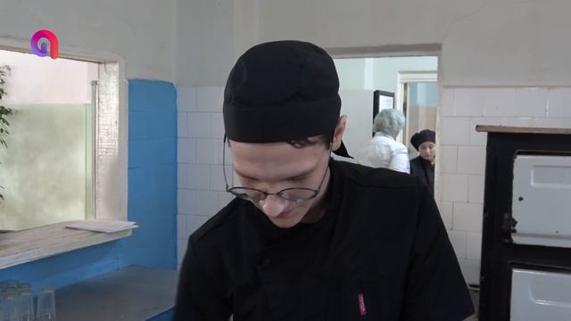 Студенты АККАТТ испекли булочки для бойцов СВО