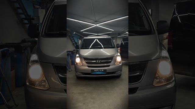 Светодиодные линзы Rayzer Flex в Hyundai H1 Starex врезка в рефлекторную фару (без линз) | До/После