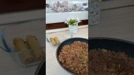 Каннеллони с мясной начинкой и сырной корочкой.