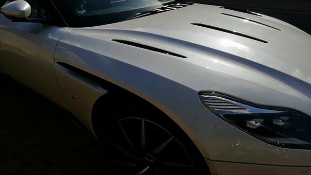 The Aston Martin DB 11 startup+review (Deutsch/German)