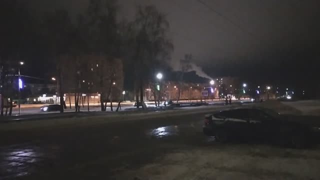 Чем дальше от Москвы, тем меньше света на улицах, а больше - у администраций!