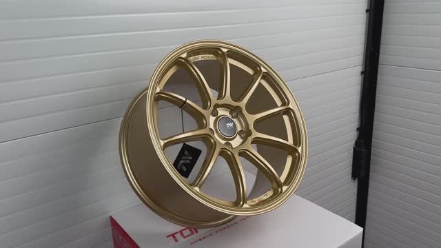 Topwheels GT05 18 8.5J вес 8,3kg Frozen Gold