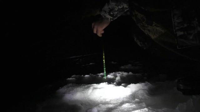 Зимняя рыбалка с ночевкой. Налим, подлещик, плотва, густера.