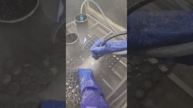 Очистка трубы электрокорундом в аквабласте WasserJet #аквабласт #пескоструй