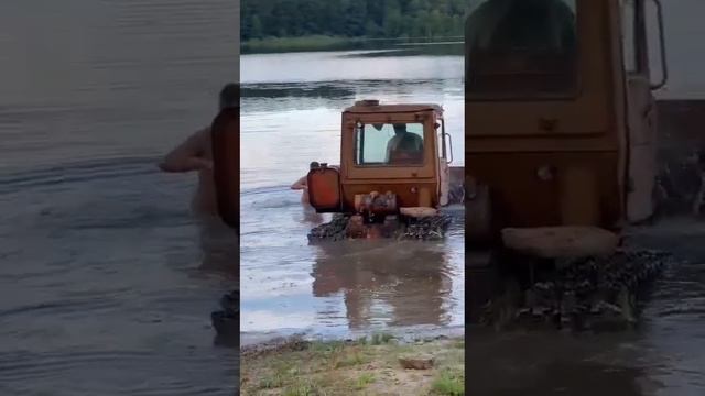 Дт 75 поплыл за камнем