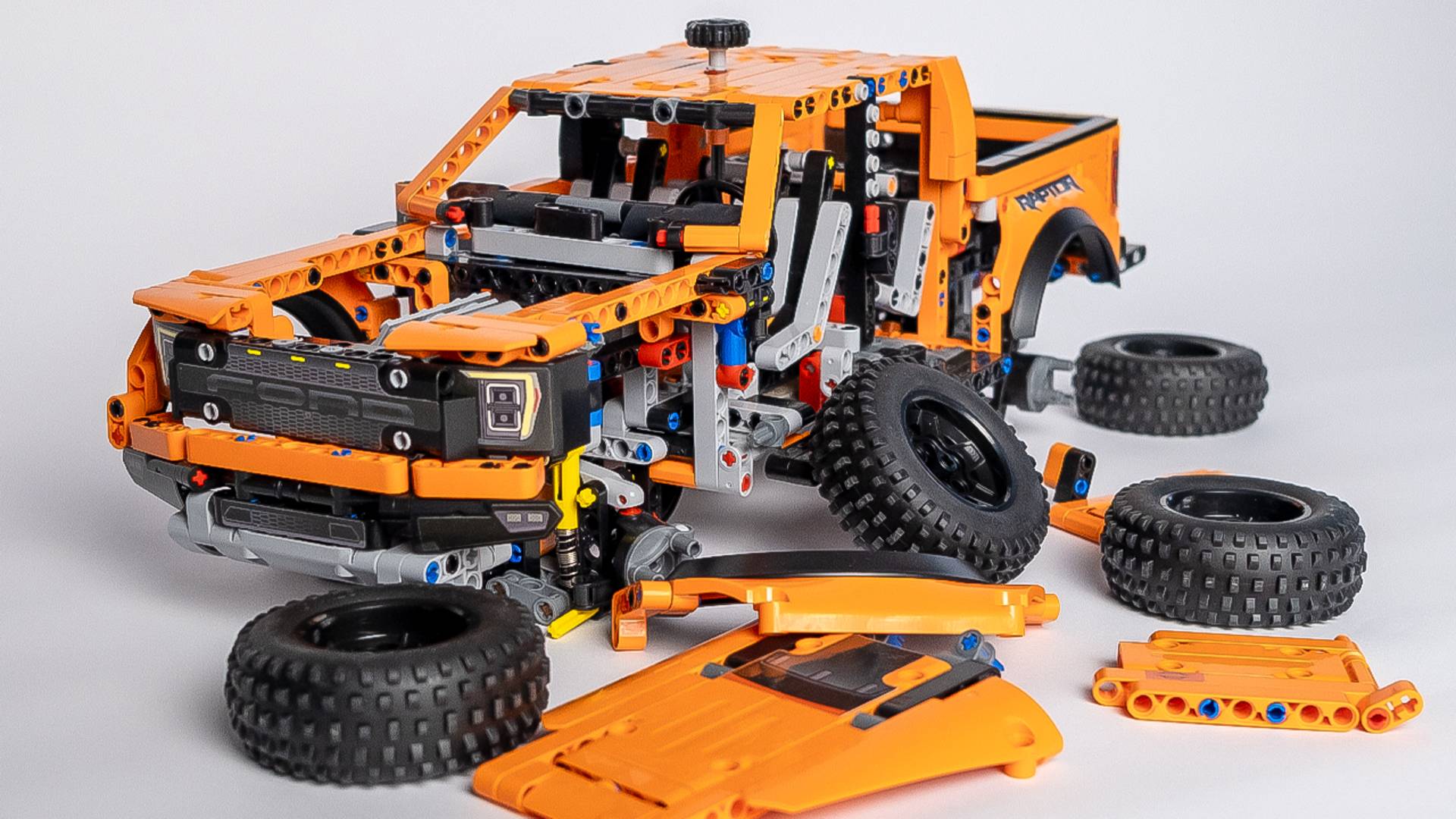 СБОРКА КИТАЙСКОГО Lego Technic Ford F-150 Raptor с комментариями!