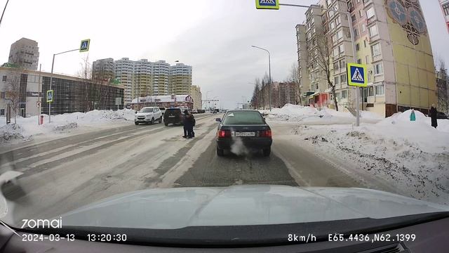 На пешеходном переходе