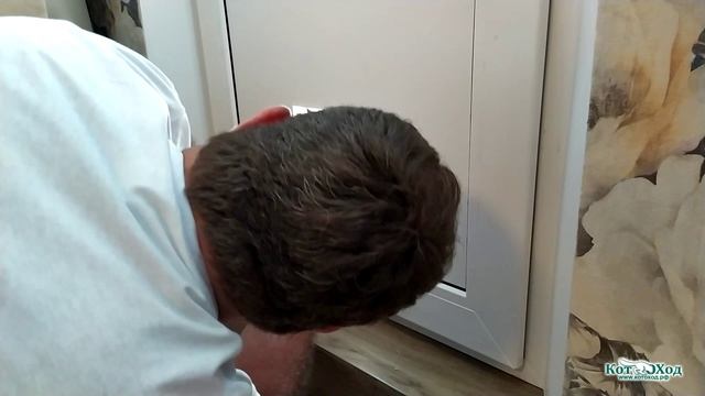 Установка дверцы для кошки "Барсик" в балконную дверь своими руками