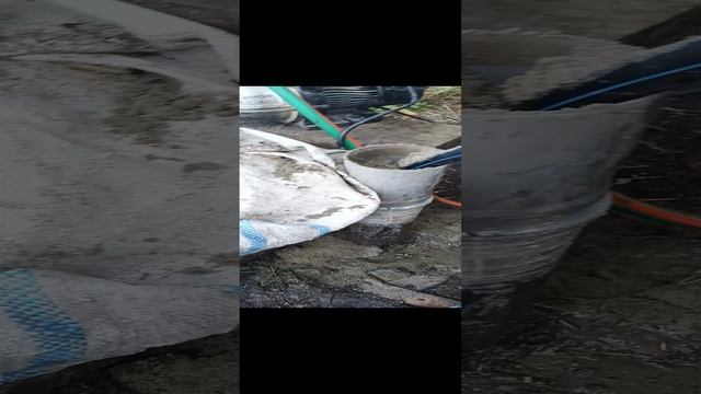 Отсыпка фильтра абиссинской скважины.