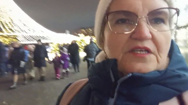 Очередь в Цирк большая.