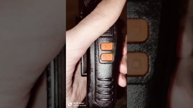 Приобрел рации, в комплекте 2 штуки.