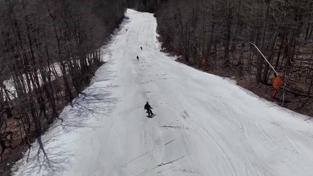 DJI Mavic 3 Active Track 5.0 tested on Bromley Mountain Snowboarding last day of the year