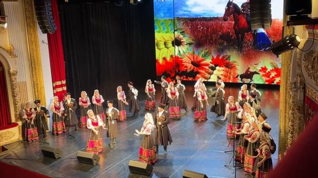 "Кубанская Казачья Вольница". Едут казаки. Солисты - Иван Буланкин и Сергей Демченко.