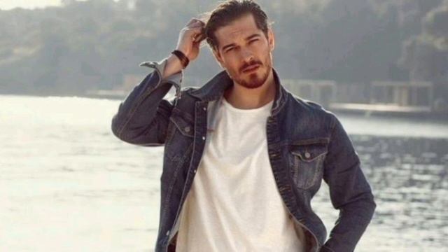 Çağatay Ulusoy "Süslü Korkuluk" Dizisiyle Ekranlara Dönecek