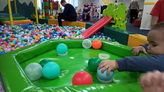 Игровой центр "Слонопотамия". Отдыхали в г.Миасс и по пути заехали в местный игровой центр..