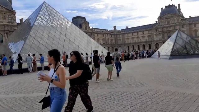 Лувр. Очень атмосферное место