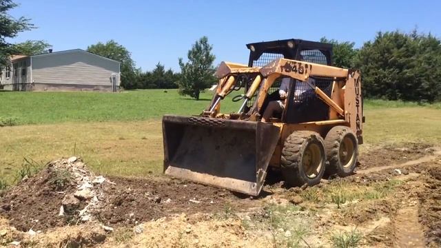 Mustang 940 skid loader doing dirt work in Quinlan,  Texas