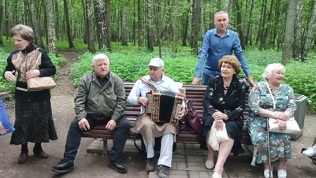 Я акация. 23.06.24. Парк Измайлово. Пятачек..mp4