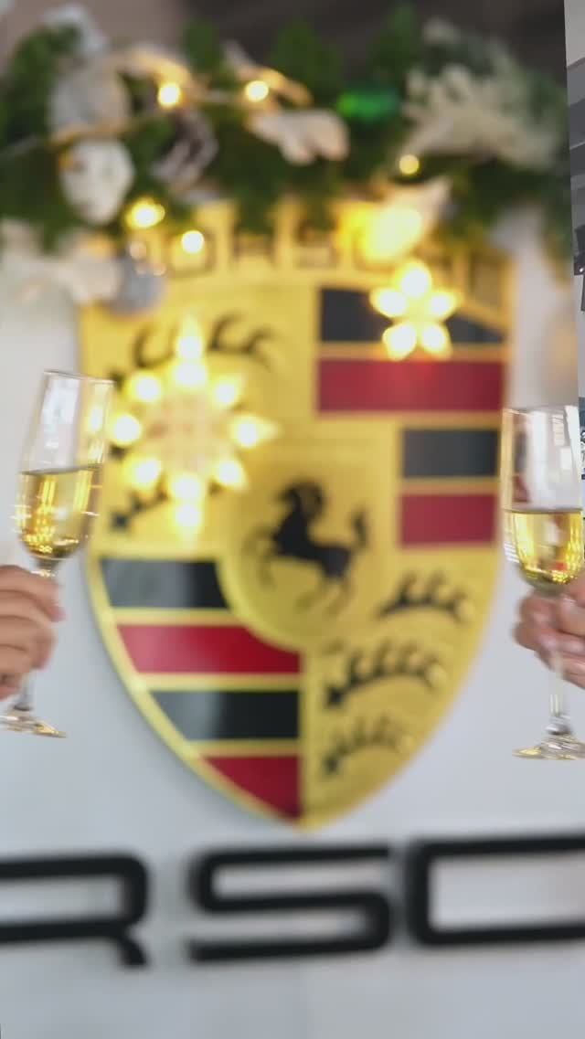 Команда Порше Центр Тюмень поздравляет Вас с наступающим 2024 годом!