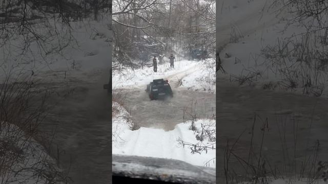 Преодоление речки Jeep Grand Cherokee 4.0L