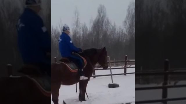 Максим на протезе с успехом освоил джигитовку