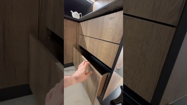 Кухня с фасадами мдф пленка ПВХ, нижние фасады EGGER.