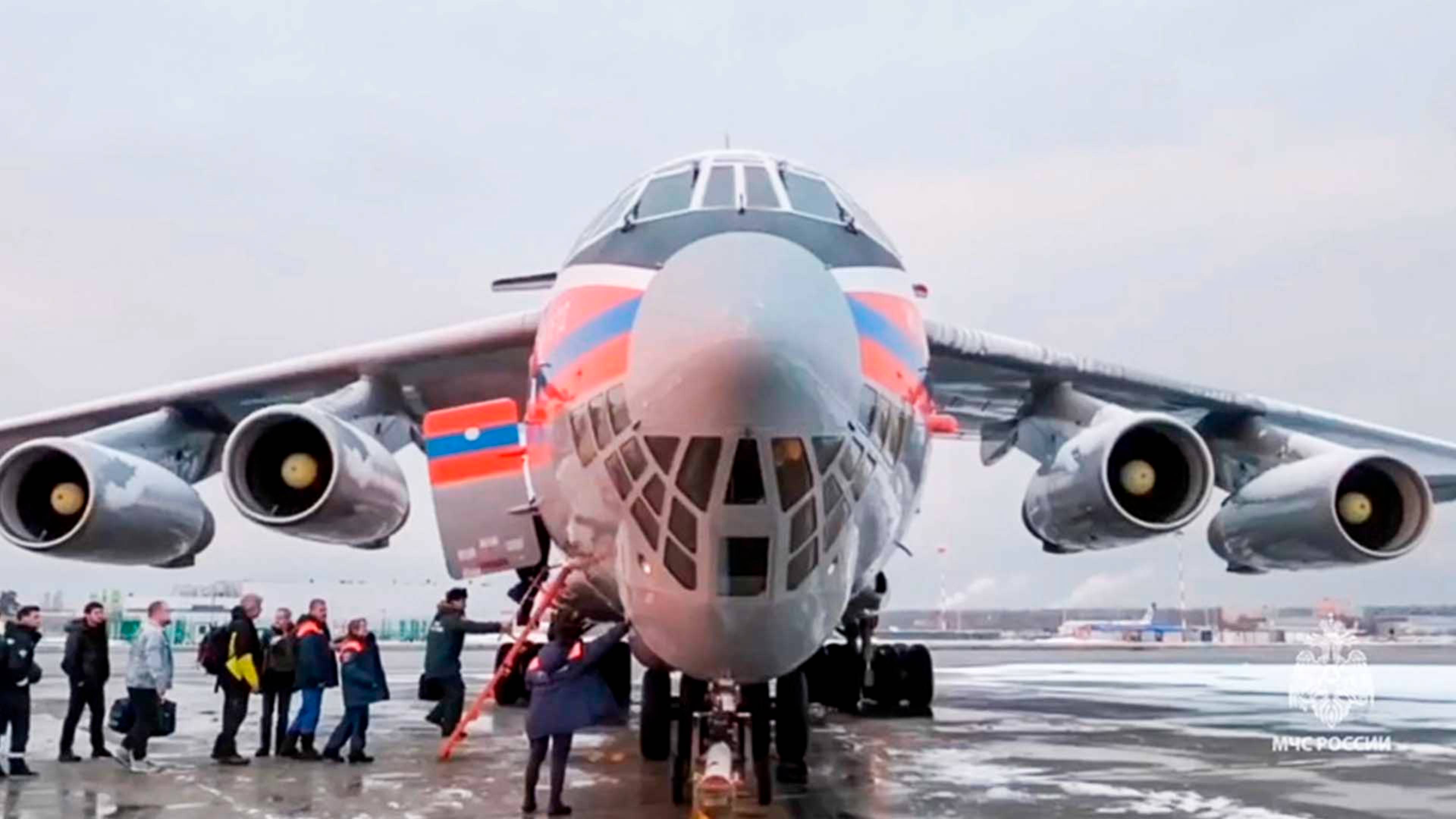 Пострадавших в авиакатастрофе россиян доставят в Москву спецбортом МЧС