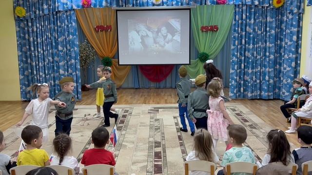 "В лесу прифронтовом"
