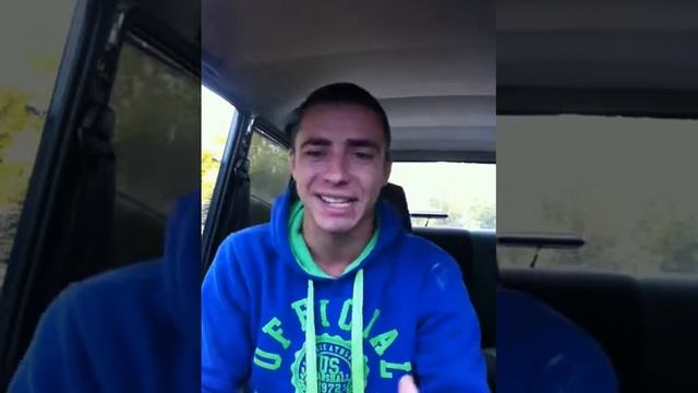 парень классно читает Рэп на Испанском=)
