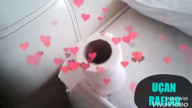 Selena sihir denemesi yapıyor