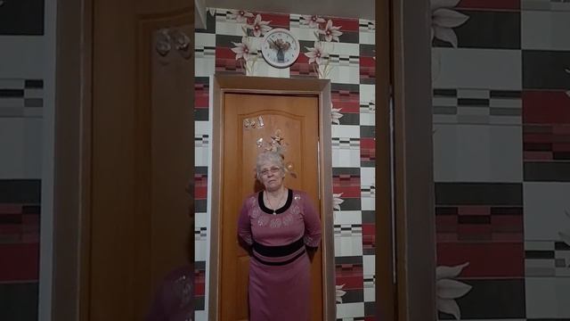 Бабушка рассказывает стих
