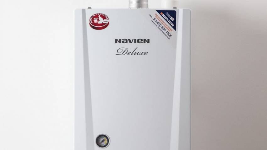 Почему слабый напор горячей воды в котле Navien Deluxe?