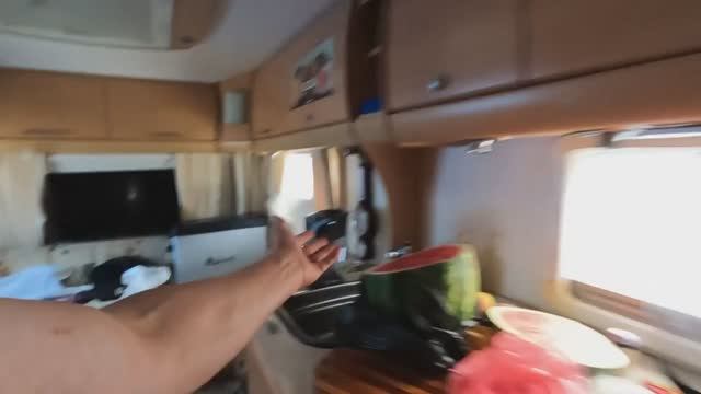 Жизнь в караване у моря 4 ч.