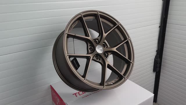 Topwheels LX01 19 8.5J вес 9,2kg Satin Bronze