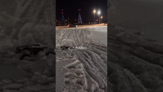 Traxxas X-Maxx 8s пробивает снег на лопатах. #traxxas